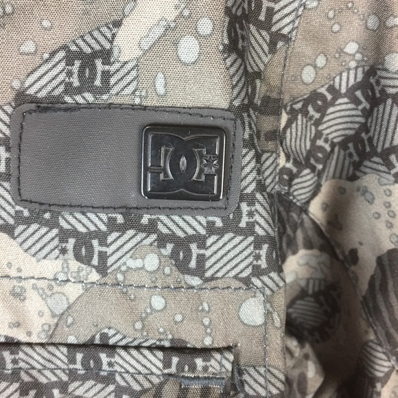 DC Women's Snowboard Jacket - Picture 5 of 8